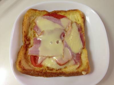 トマトとベーコンのフレンチトースト