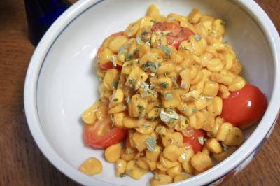 コーンとミニトマトのバター炒め