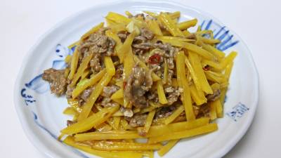 牛肉とじゃがいもの甘酢とうがらし炒め