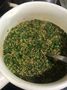 にらとトマト、豚ひき肉のスープ