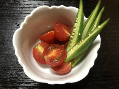 トマトとオクラのサラダ
