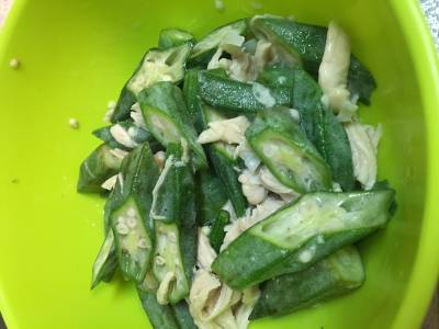 レンジ蒸し鶏のおかずサラダ