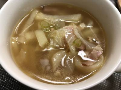 キャベツとじゃがいものスープ