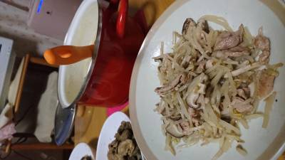 もやしと豚肉の塩炒め