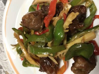 ピーマンと豚肉の黒酢炒め