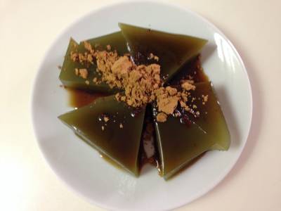 抹茶寒天 黒みつきな粉かけ