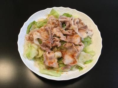 キャベツと薄切り豚のオイル蒸し