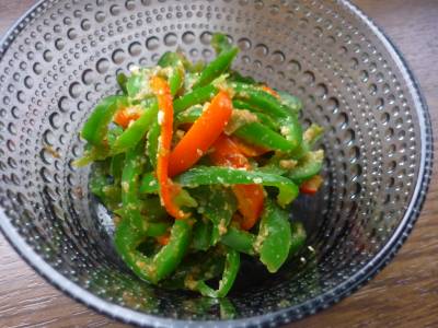 ピーマンのからしごまあえ