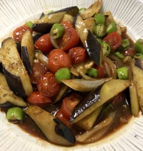 揚げなすとトマトの辛み炒め