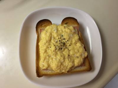 スクランブルエッグのクロックマダム