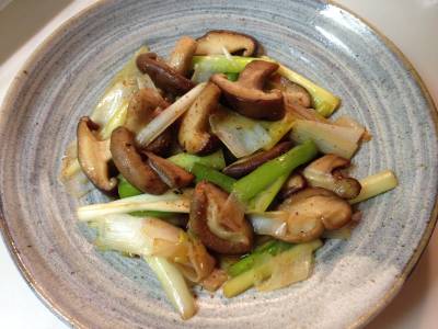 ねぎとしいたけの炒め物