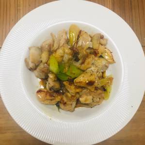 鶏もも肉と白ねぎの塩炒め