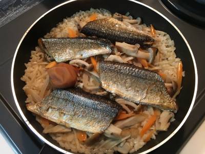 さんまの炊き込みご飯 レシピ 栗原 はるみさん みんなのきょうの料理 おいしいレシピや献立を探そう さんまの炊き込みご飯 レシピ 栗原 はるみさん みんなのきょうの料理 おいしいレシピや献立を探そう