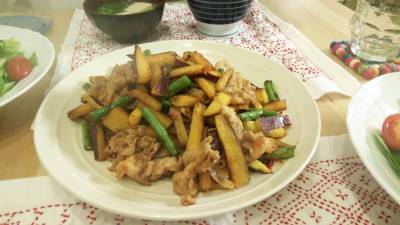 さつまいもと豚肉のピリ辛炒め