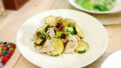 新しょうがとズッキーニのレモン炒め