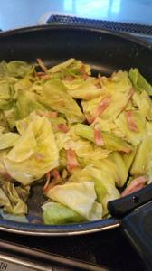 春キャベツとベーコンのオイル蒸し