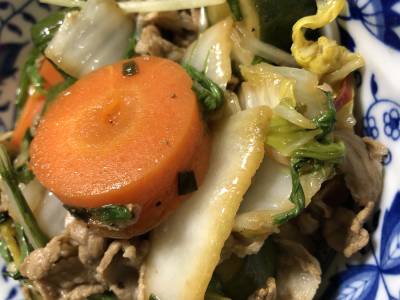 白菜と豚肉の辛み炒め