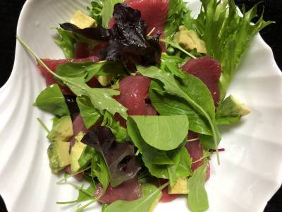 まぐろとアボカドのマスタードドレッシング