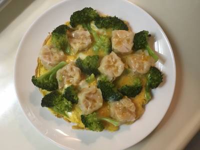 冷凍シューマイとブロッコリのオムレツ