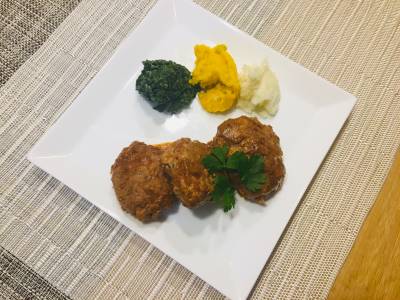 煮込みハンバーグ