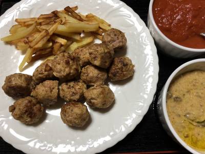 北欧風きのこクリームソース＆トマトソースのミートボール