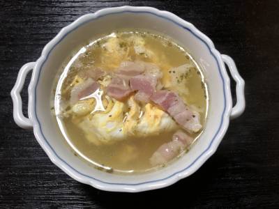 卵とベーコンのスープ