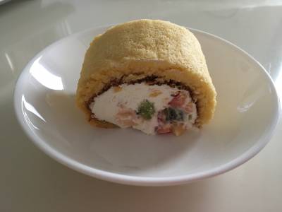 フルーツフルーツロールケーキ