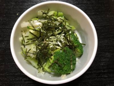 ブロッコリーの茎の焼きのりあえ