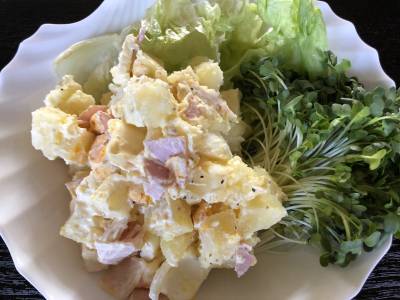 デリ風ハムとチーズ、ゆで卵のポテトサラダ