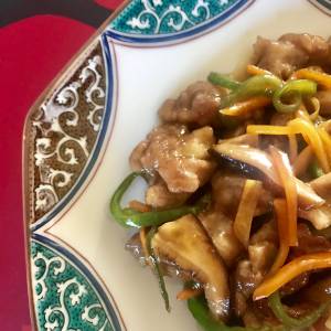 ピーマンと豚肉の黒酢炒め