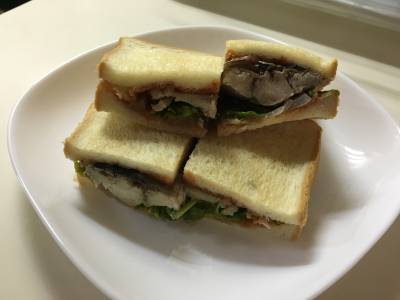 さばとクレソンのサンドイッチ