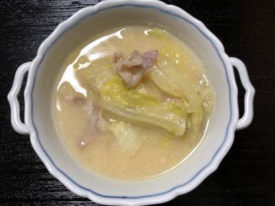豚肉と白菜のみそ汁