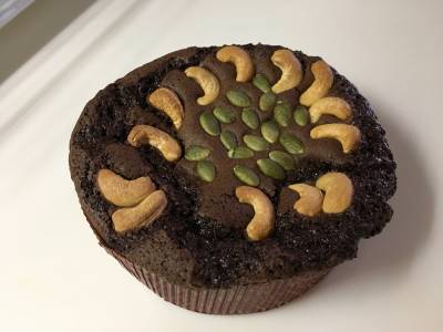 あんずとナッツのチョコケーキ