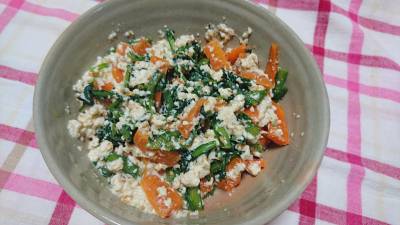 ホーレン草とコンニャクの白和え