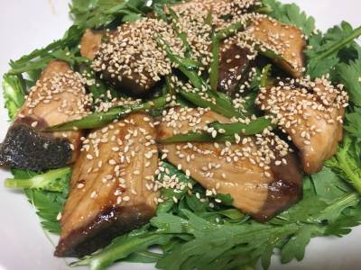 ぶりの照り焼き 春菊添え