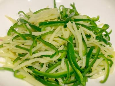 じゃがいもとピーマンのシャキシャキ炒め