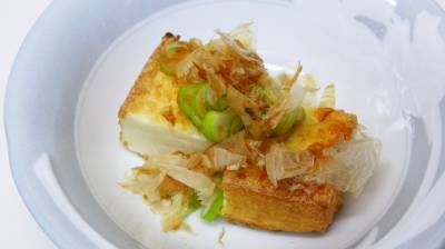 厚揚げのおかかねぎのせ