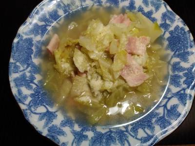 キャベツとベーコンのスープ