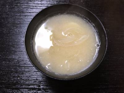 じゃがいもとたまねぎのみそ汁