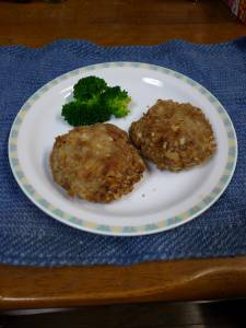 春キャベツのポーク焼きメンチ