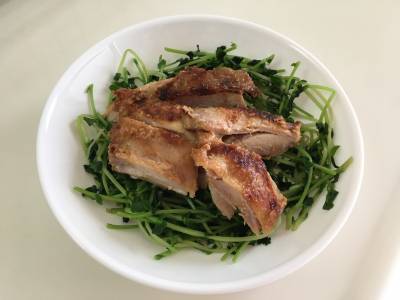 鶏もも肉のパインかす漬け