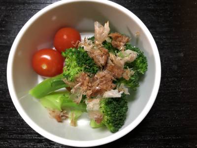 ミニトマトとブロッコリの梅おかかあえ