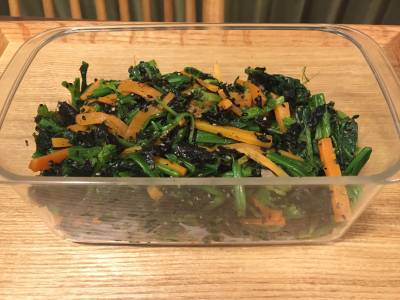 ほうれんそうと海藻、にんじんのナムル