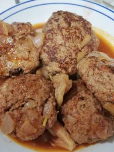 煮込みハンバーグ