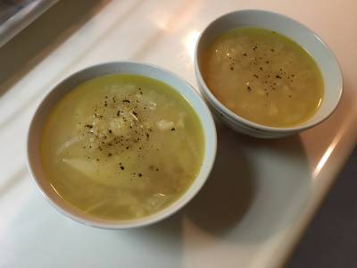 冷凍ポテトとたまねぎのスープ