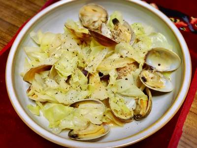 あさりと春キャベツのサッと蒸し