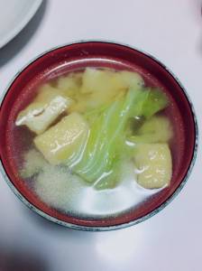 キャベツと油揚げのみそ汁