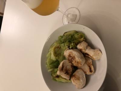 鶏とキャベツの塩蒸し焼き