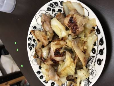 鶏とキャベツの塩蒸し焼き