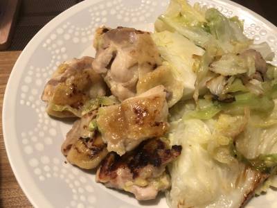 鶏とキャベツの塩蒸し焼き